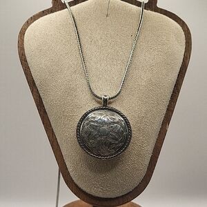 Elegant BRIGHTON  Silver Pendant Necklace